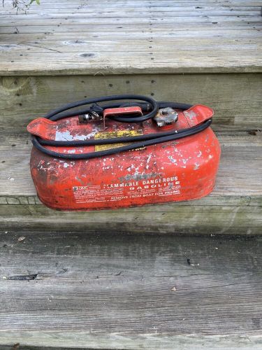 Vintage omc 2.5 gallon metal outboard gasoline tank with hose