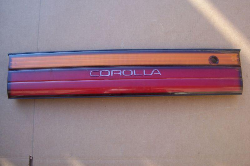 93 94 95 toyota corolla center reflector deck lid trunk tail light 