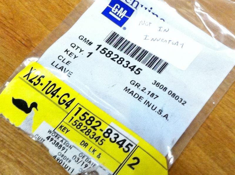 New genuine gm 15828345 key asm-dr lk n ign lk