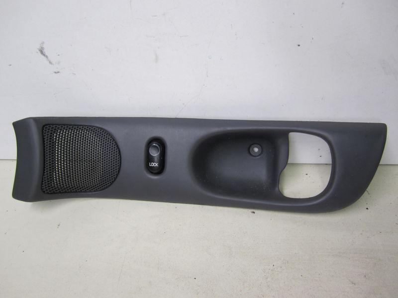 Buick regal 97 1997 power door lock switch & bezel w/grille  passenger rh gray