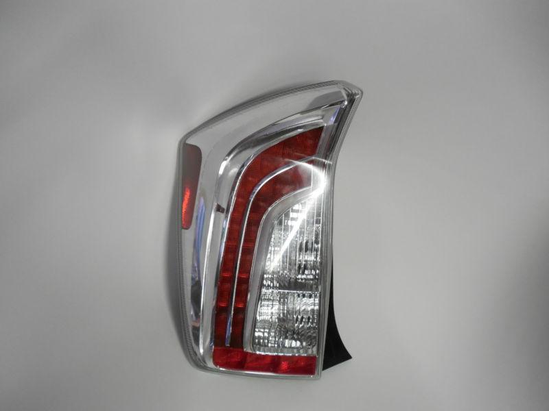 2012 toyota prius oem right tail light nice!