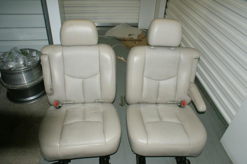 Suburban or tahoe middle captain chairs - tan leather - 2005 ltz take offs!