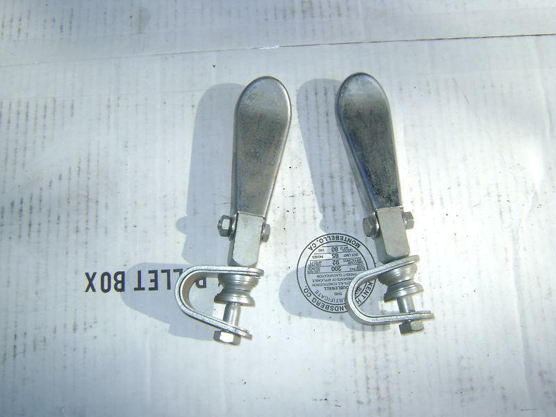 Spoon foot pegs