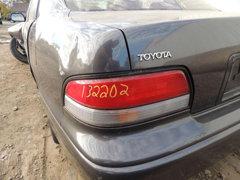 95 96 97 avalon l. tail light 428446