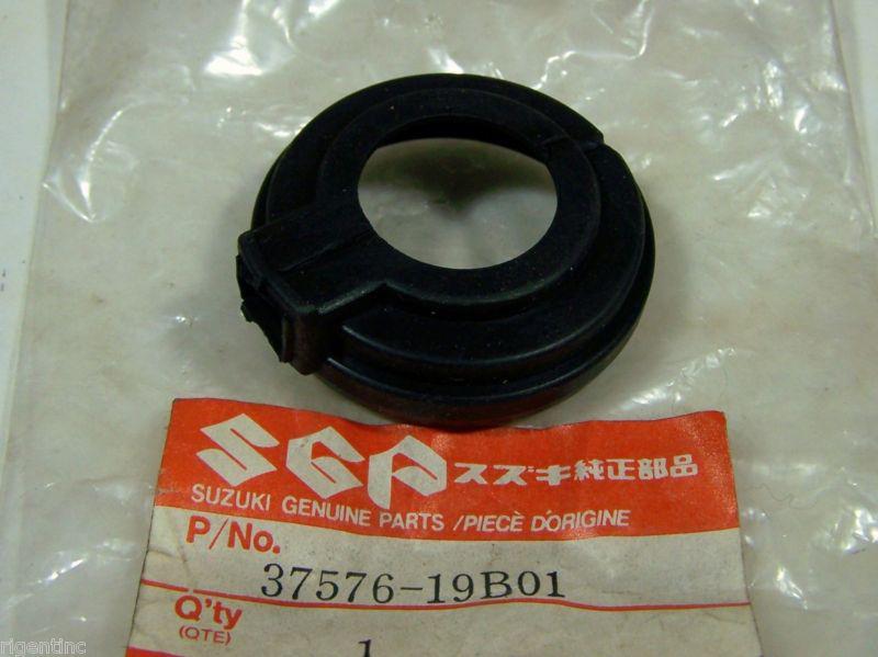 Nos suzuki choke cover 37576-19b01