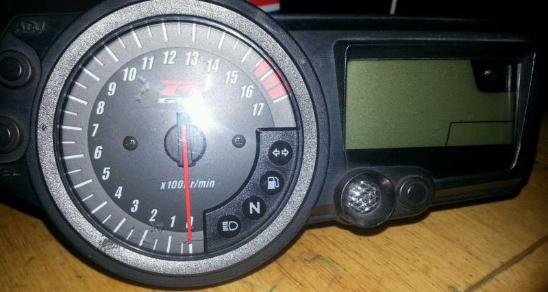 2004 suzuki gsxr 600 speedometer