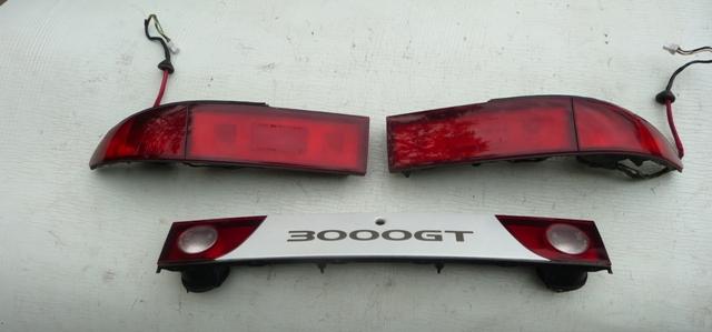 91-99 mitsubishi 3000gt taillight  light set left  & right  center oem white