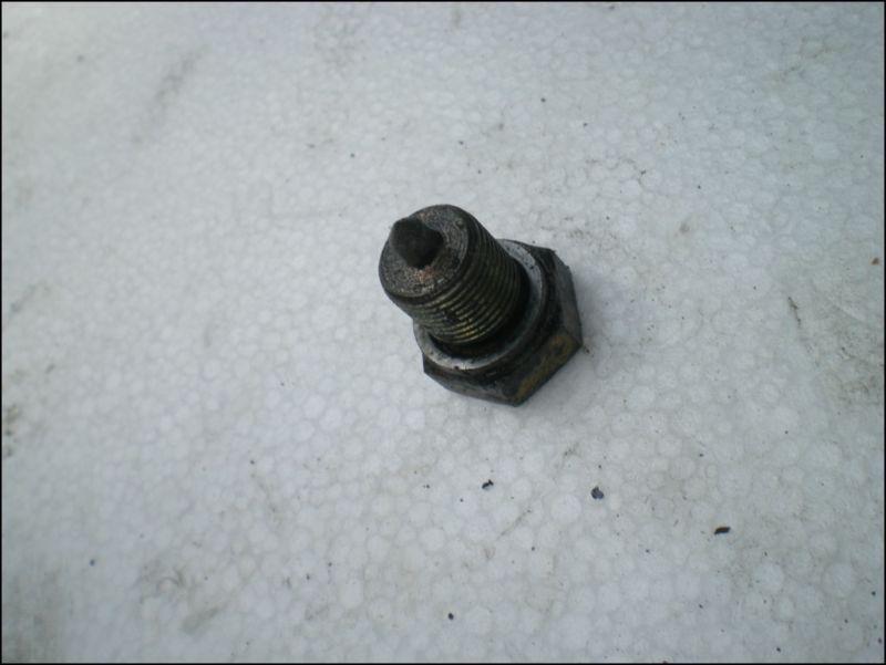 Porsche 911 / 911 turbothreadded plug on the camshaft housing  '74-'89