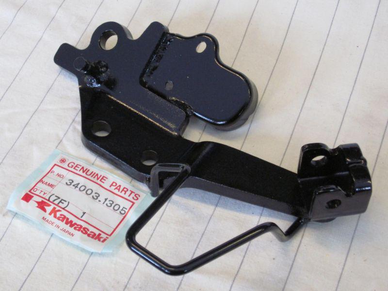 Kawasaki el250 b2 b3 d1 d5 e1 e4 eliminator lh footrest bracket 34003-1305 nos