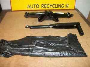 2009 pt cruiser jack w/ lugwrench/jackhandle & bag oem