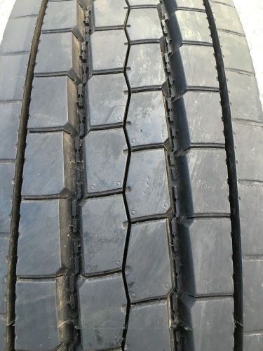 Comercial truck tire