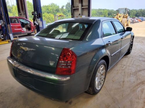 Speedometer cluster 160 mph thru 8/31/05 fits 06 300 318860