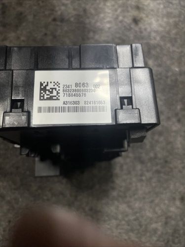 Gm cadillac escalade 2017 fuse block right oem # 23418063 h3