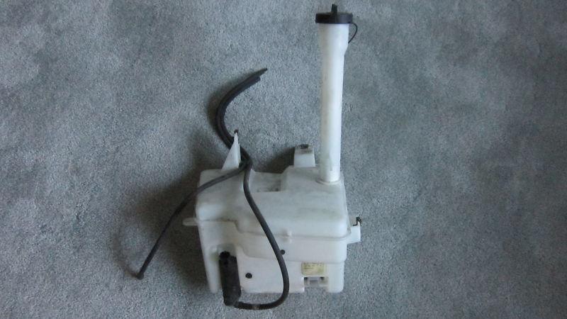 02 03 04 05 06 07 08 09 10 ford explorer mountaineer windshield washer bottle