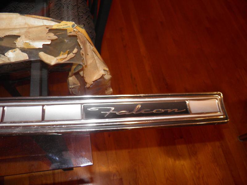 Nos 1966 ford falcon rear deck lid molding c6dz-62425a02-a 