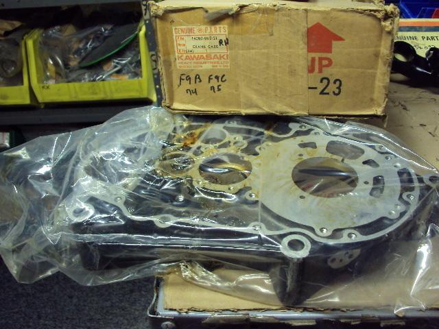 Crankcase rh    f9 b c 14003-062-21    nos kawasaki