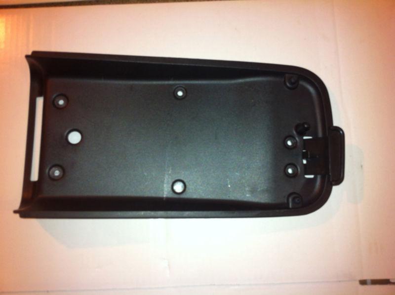 02-07 trailblazer envoy console lid armrest plastic insert and latch