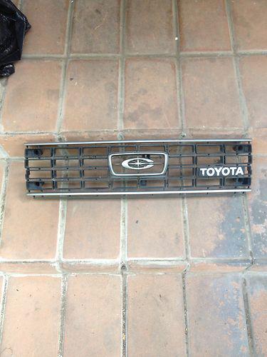 1979 to 1980 toyota corona rt134 grille tiara liftback grill oem