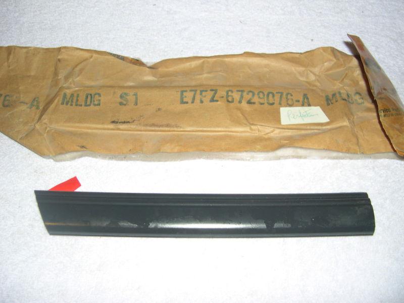 Nos 1987 1988 ford escort exp lower quarter moulding rh