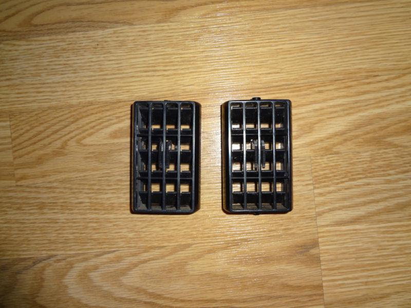 Pair of ford ac vents 