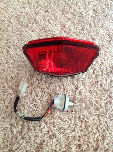 08-12 kawasaki ninja 250 rear oem red tail light/brake light w/ bulb & harness