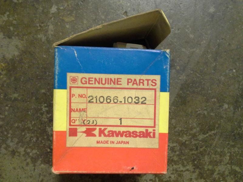 Kawasaki 21066-1032 regulator-voltage  