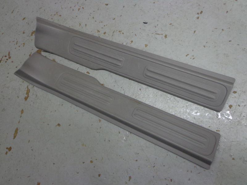 Ford expedition gray interior trim kick door step sill panels  grey 97-02