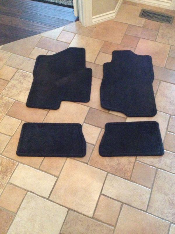 2013 chevrolet avalanche floor mats slightly used