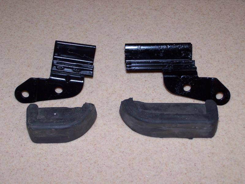 1995-98 geo tracker/suzuki sidekick back window hold down brackets