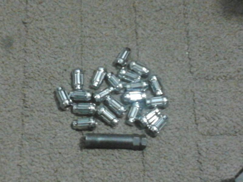 20 lug nuts size 12mm x 1.5 with lock key