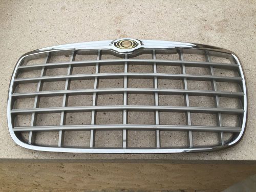 07 chrysler 300 grille