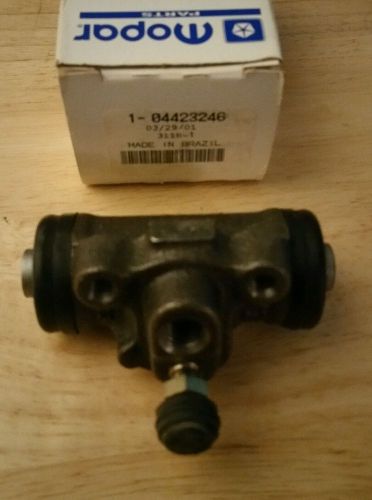 Oem chrysler rear wheel cylinder 4423246 nib free shipping