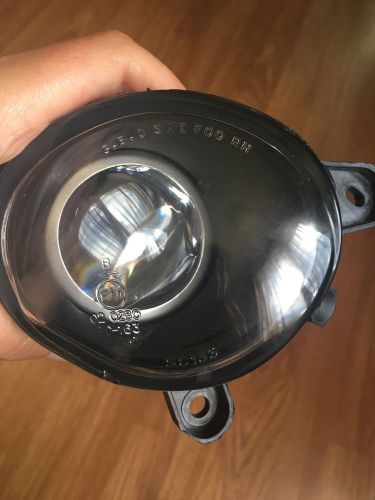 Fog light oem - (right). bmw, mbz, audi