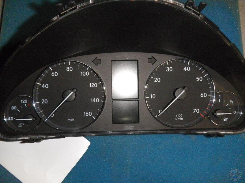 Cluster / speedometer mercedes c-class 994522 06 cluster 35k lifetime warranty