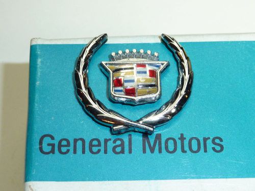 Nos gm cadillac emblem wreath &amp; crest original interior 1970&#039;s 1980&#039;s eldorado