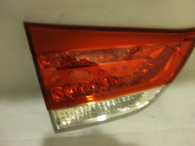 2011-12 toyota sienna  oem used lh-driver tail light on trunk lid