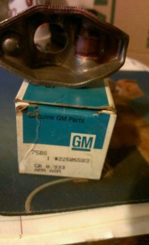 Nos gm v-8 rocker arm 22505583