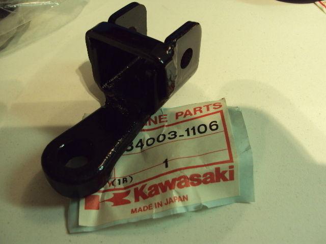 Step holder front lh       kz550 d1 gpz550 kz gpz 550 34003-1106   kawasaki nos