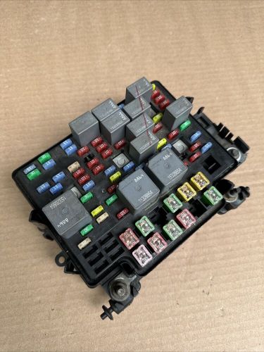 2003-2006 suburban tahoe silverado fuse box 15786043-02