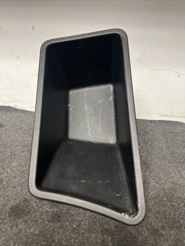 2011 - 2021 jeep grand cherokee rear right quarter storage compartment box oem