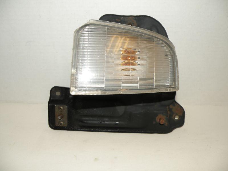 1989-1998 chevrolet tracker rh marker light oem 