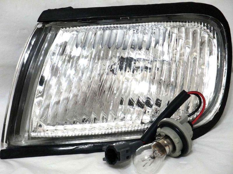 Nissan 97-99 maxima corner turn signal parking light lamp driver l h w/bulb new