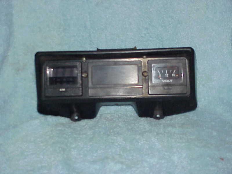 Honda goldwing, gl 1100, 80-83, silverwing, center dash/ w volts/ radio display.