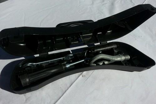 02-05 audi a4 avant b6 trunk tool kit holder lug wrench 8e0012111 8n0012219