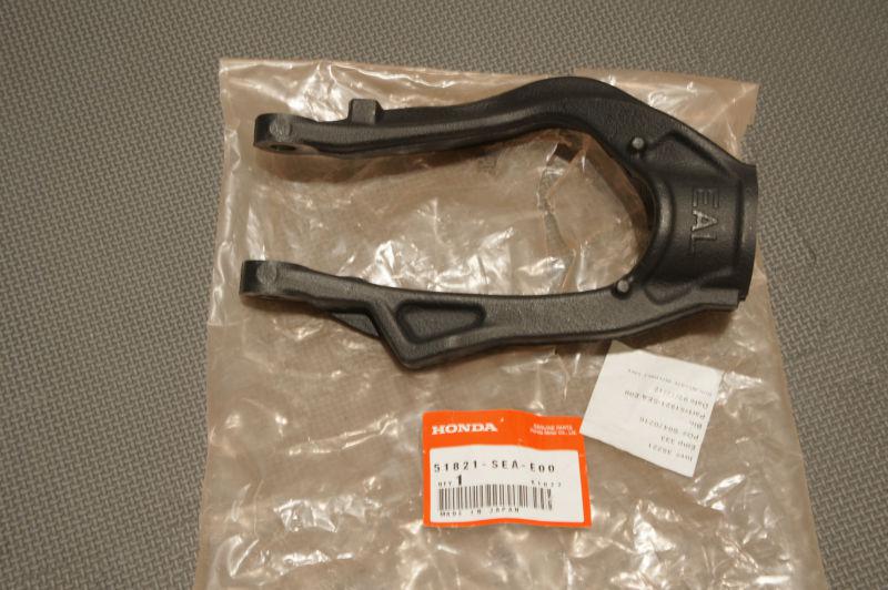 Left front lower shock mount for acura tsx 51821-sea-e00