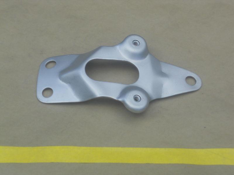 '75  honda st90 front fender bracket