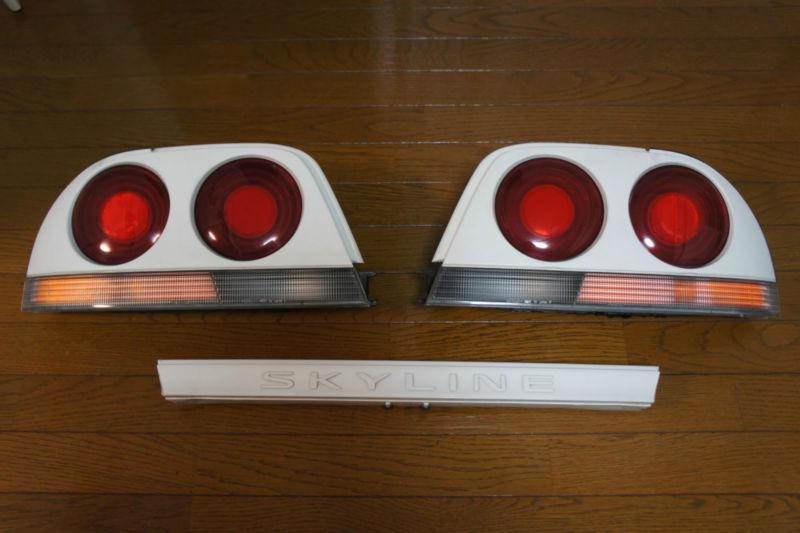 [jdm] nissan oem skyline r33 tail lights with garnish genuine ichikoh [gt-r]