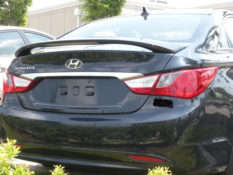 Painted custom style spoiler - fits the 2011 - 2013 hyundai sonata with light