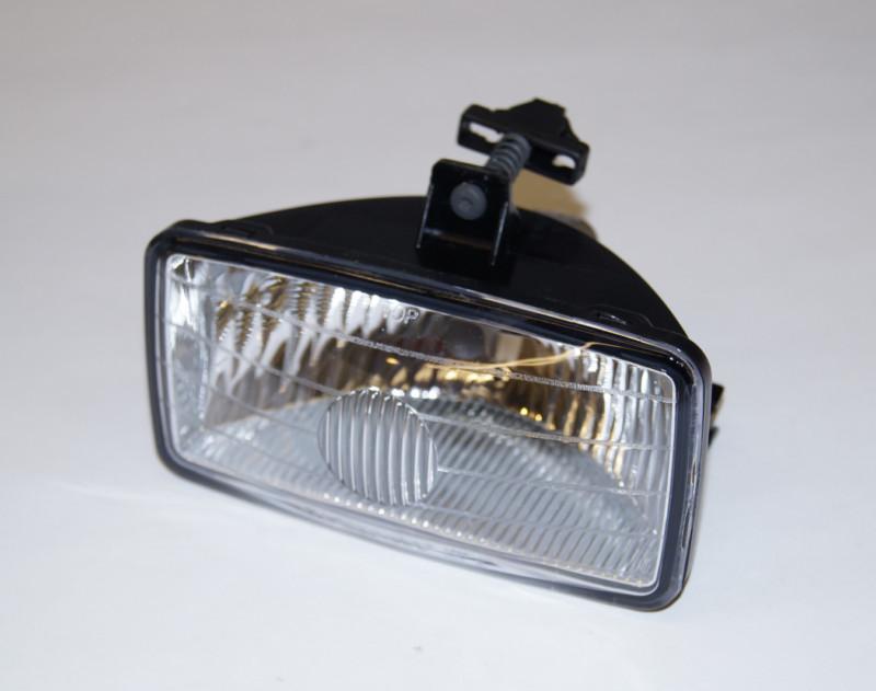 Nos genuine gm 05978202 fog light lamp assembly (25497)