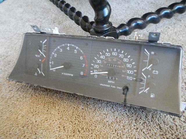 Toyota truck & 4runner sr5 gauge cluster 1985-1988